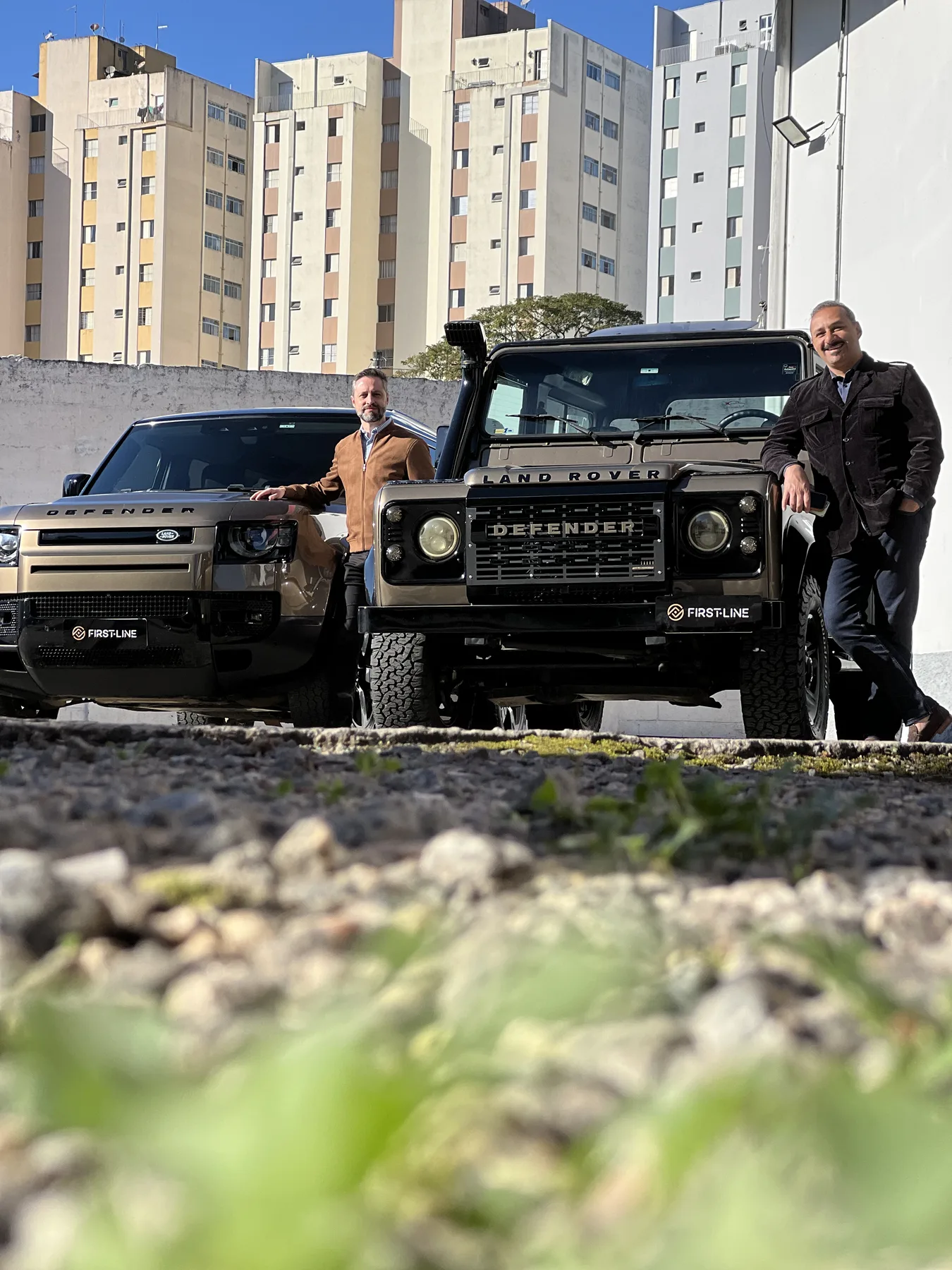 Proprietários da First Line com veículos Land Rover