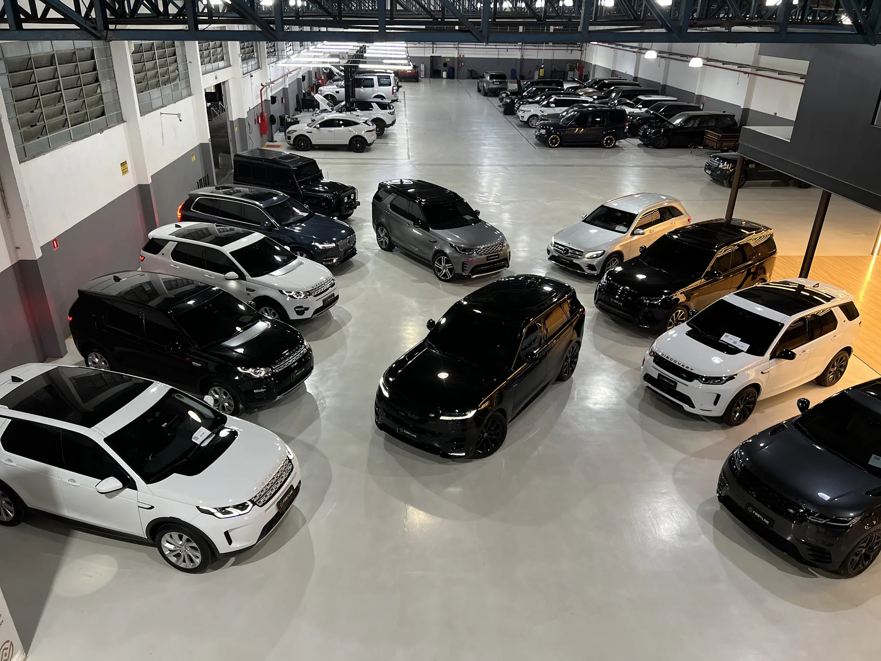 Estrutura e veículos premium na First Line